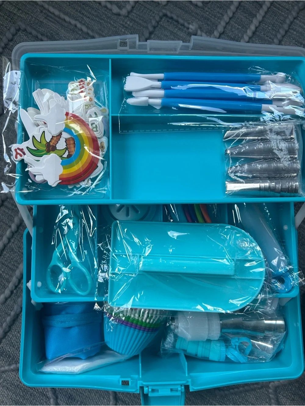 NWT Cake Decorating and Icing 3-Tier Toolbox: Includes Piping Tips & Pastry Bags